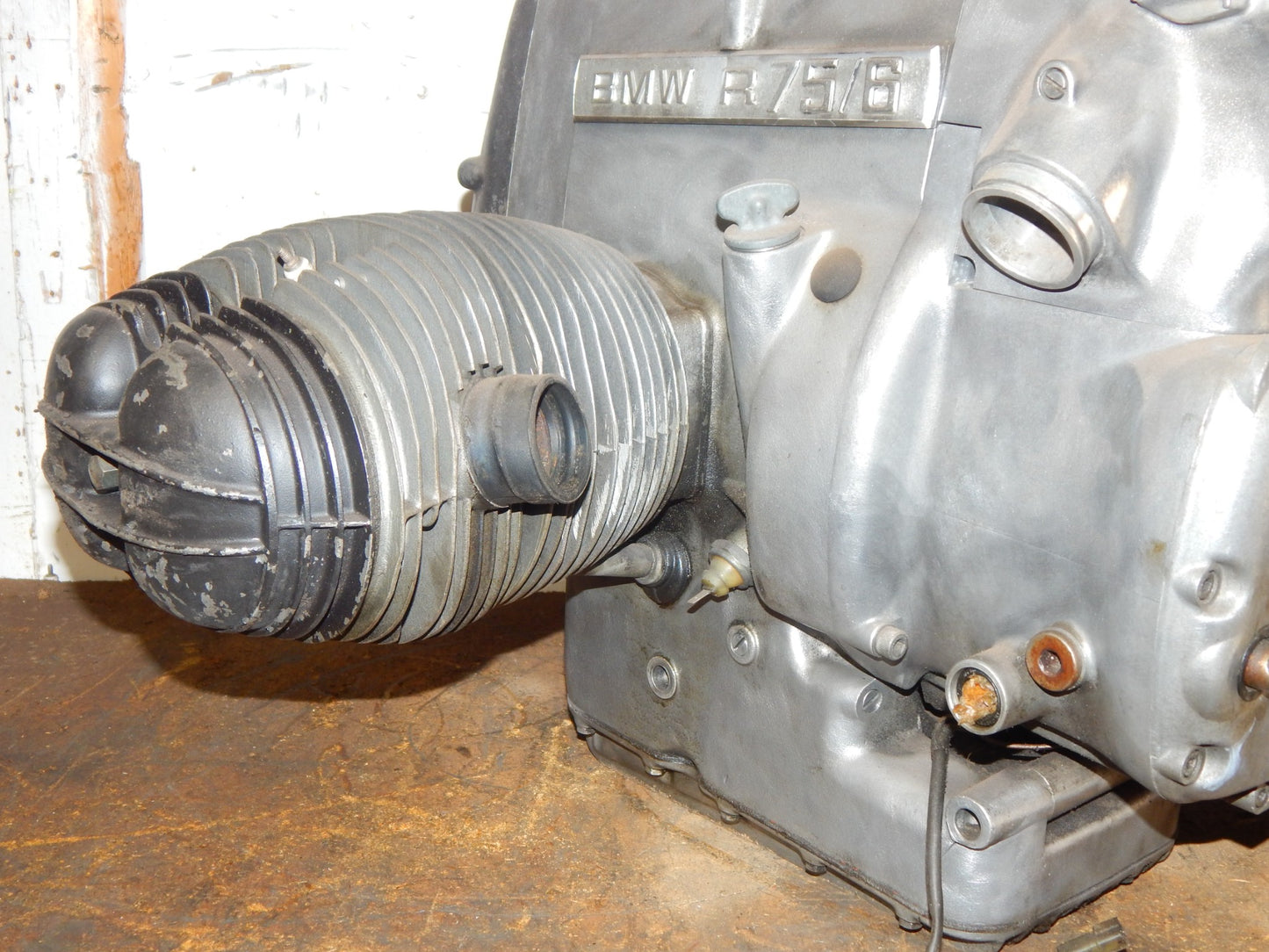04/1974 BMW R75/6 U.S. ENGINE MOTOR 4910786 CRANCKASE CYLINDERS AIR HEAD BOXER - MotoRaider