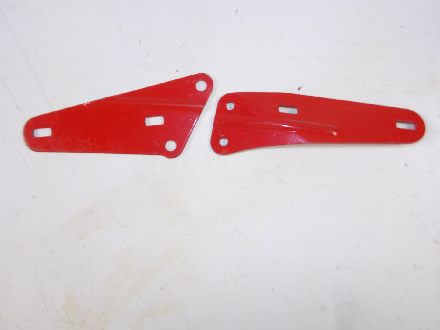 1979-1980 BETA CR 250 500 CHAIN GUIDE MOUNT PLATES RED VINTAGE ENDURO MOTOCROSS - MotoRaider