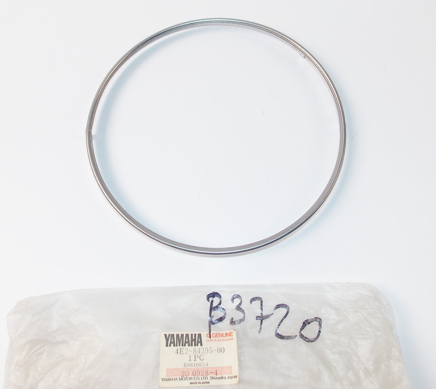 NOS OEM YAMAHA 1981 XV920RH | 1982 XJ650RJ/XV920RJ RING RETAINING 4E2-84395-00 - MotoRaider