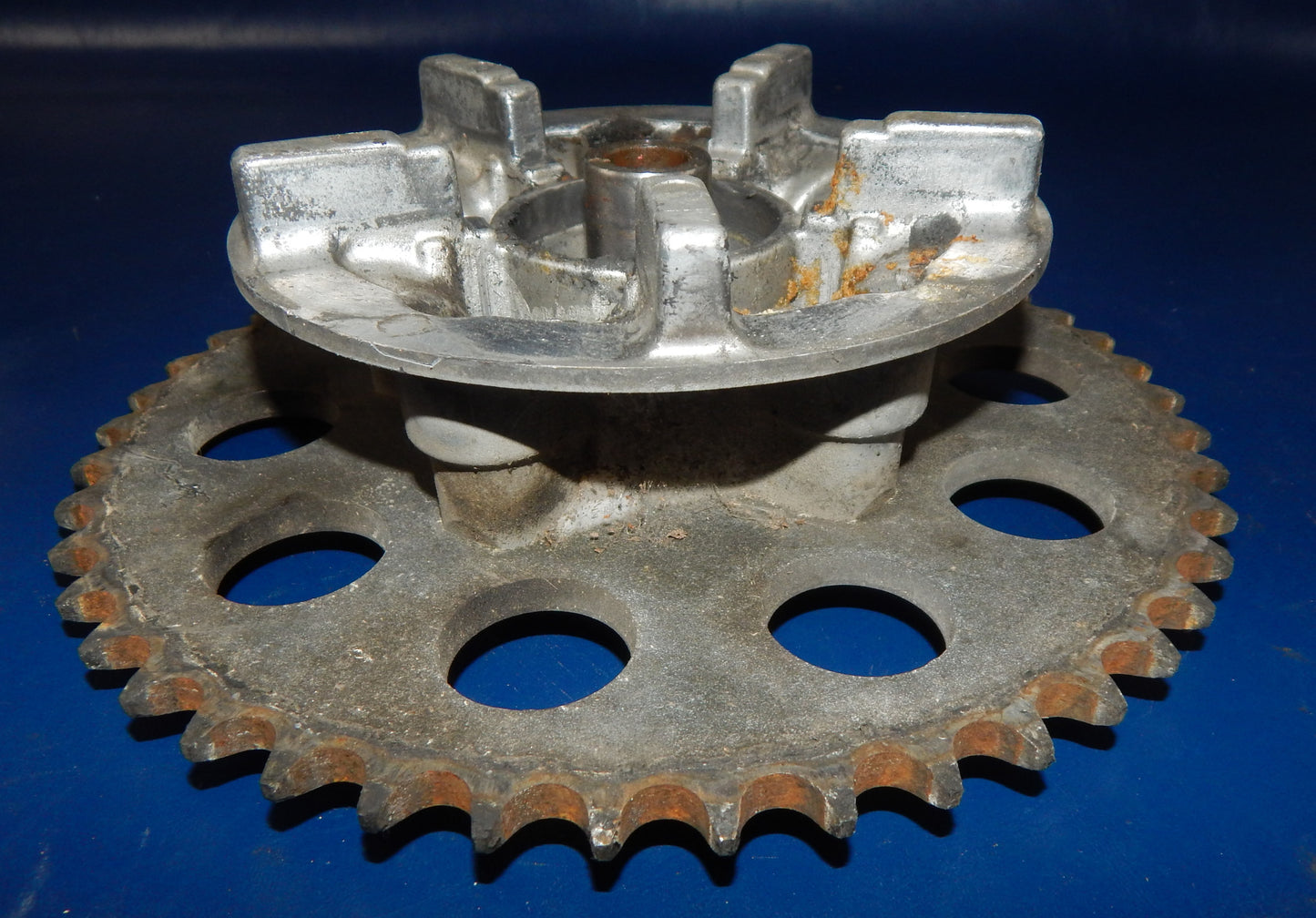 1993 SUZUKI BANDIT GSF 400 REAR WHEEL HUB CARRIER+SPROCKET 47T VINTAGE - MotoRaider