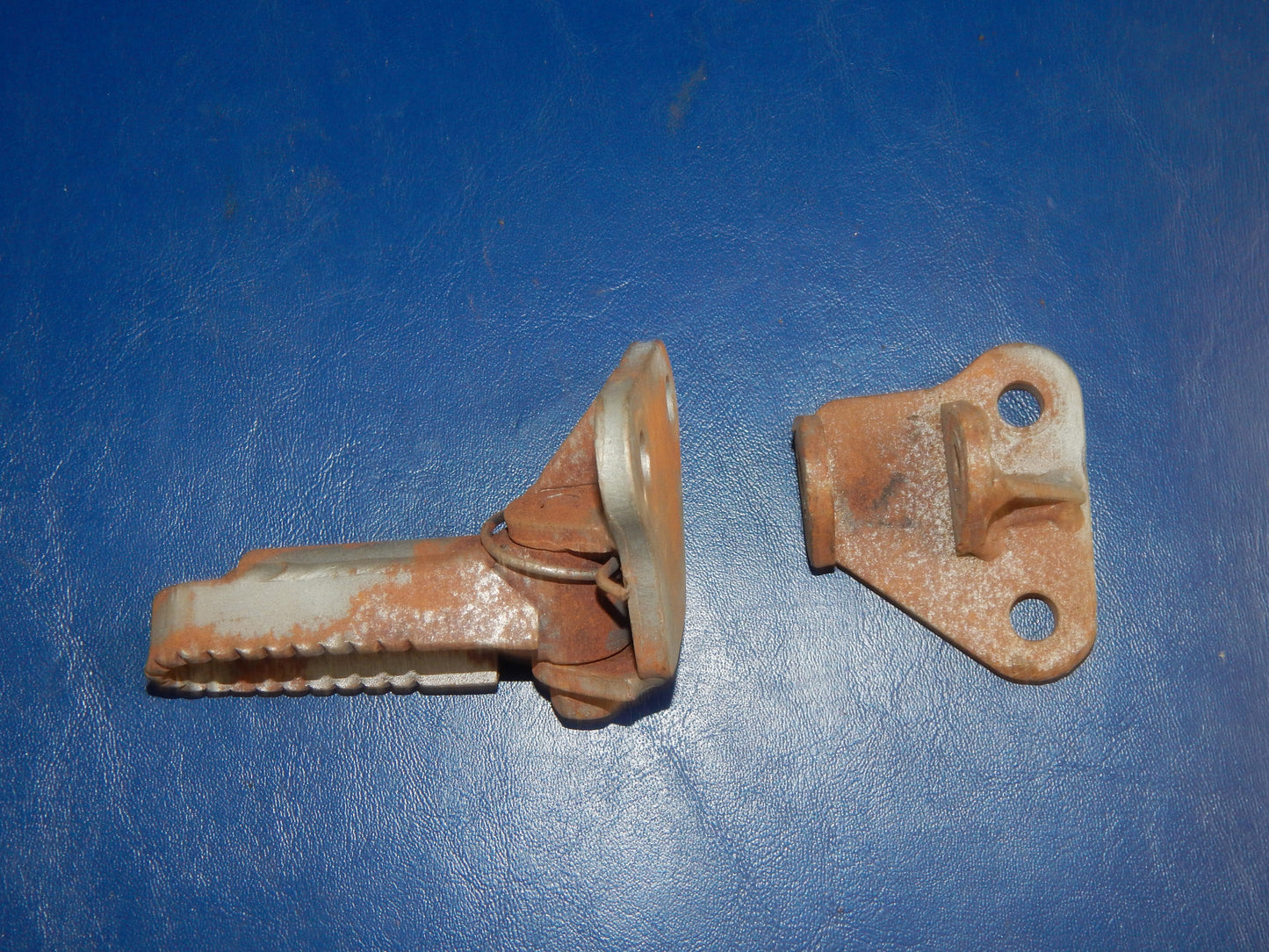 1pr 1970's HERCULES GS MX FOOT PEGS STAND STAY MOUNT FRAME CHASSIS R L SPRING - MotoRaider
