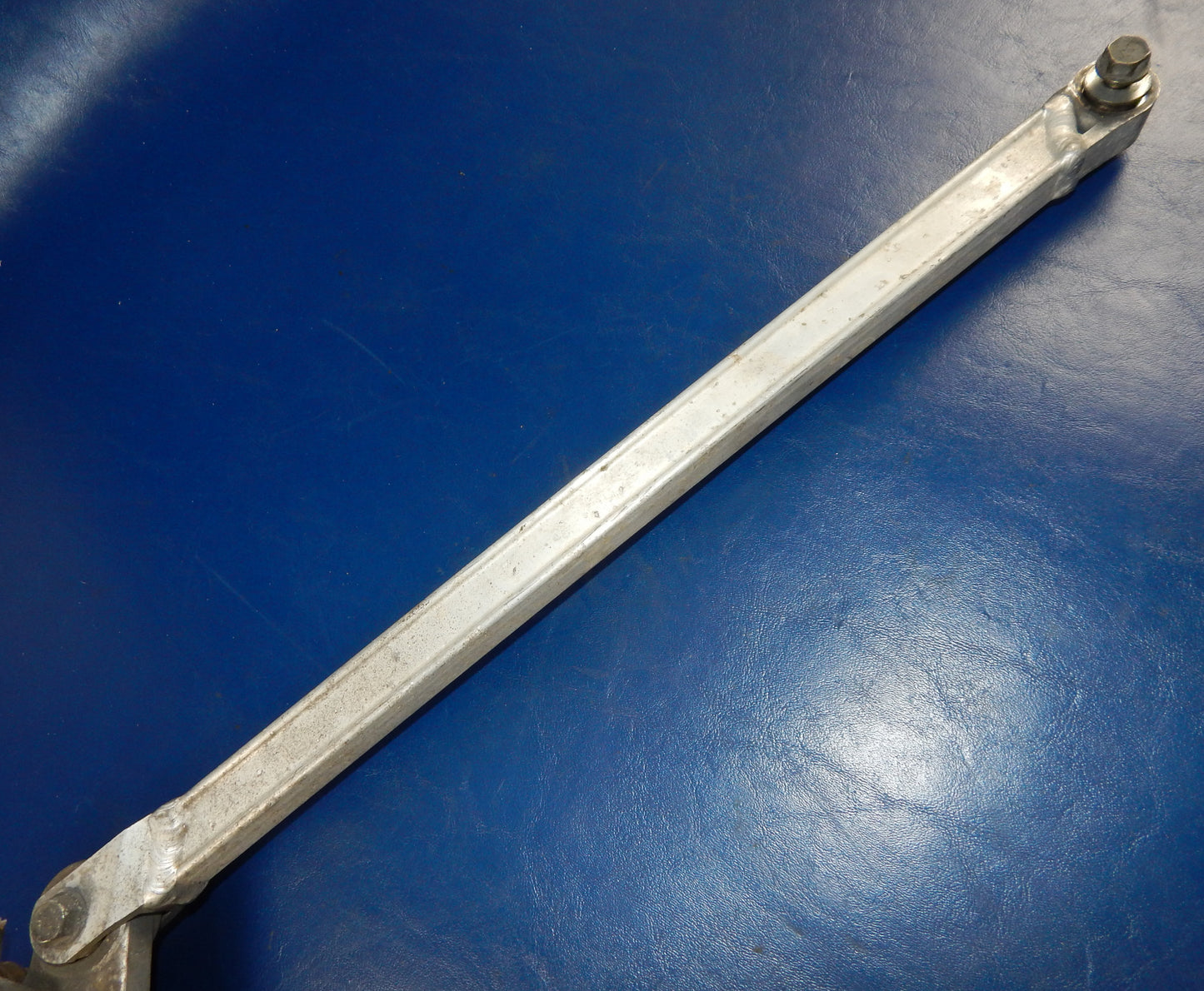 1989 KAWASAKI ZX NINJA 750 REAR WHEEL CALIPER MOUNT BRACKET TORSION BAR VINTAGE - MotoRaider
