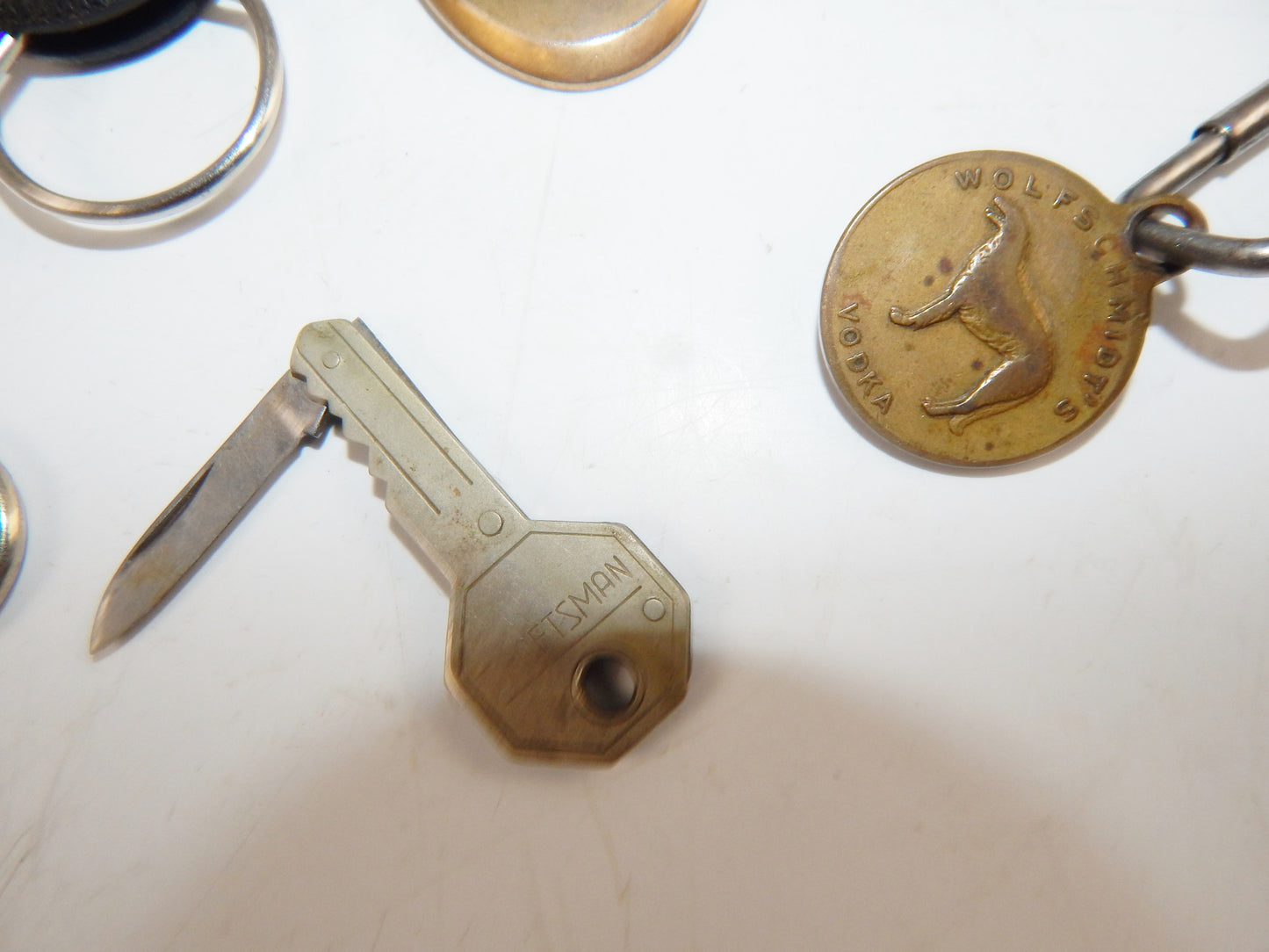 MIX VINTAGE KEY CHAIN FOB WALKER SYNTEC AMC ALASKA FIRESTONE MOBIL VODKA MOBIL - MotoRaider