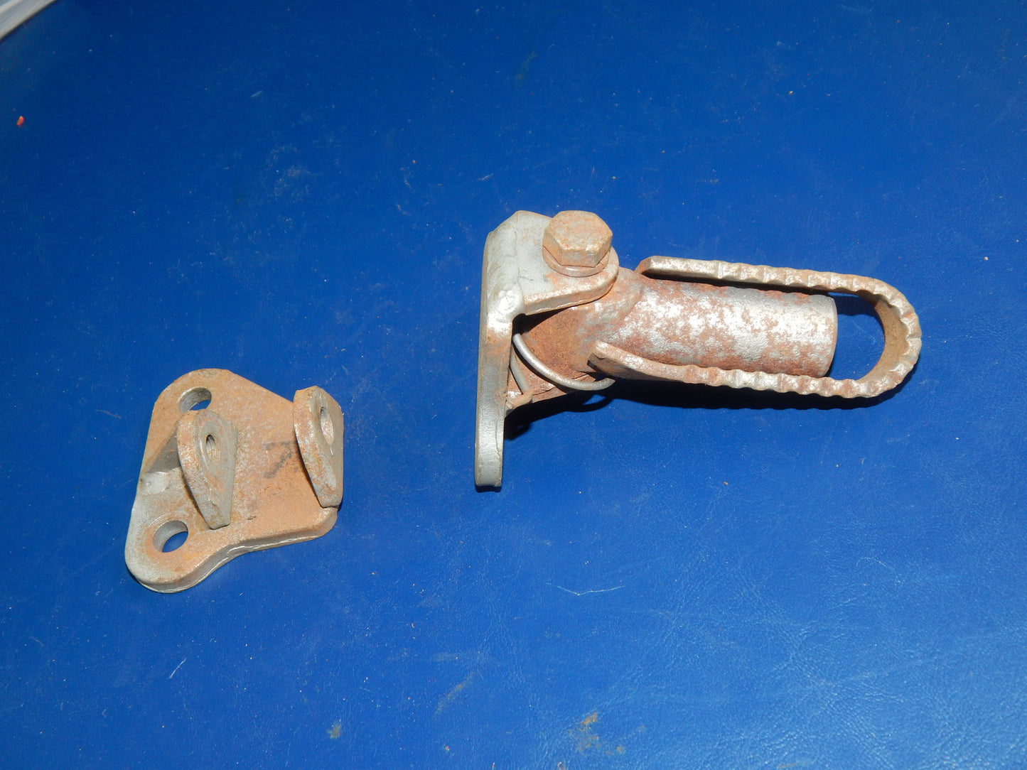 1pr 1970's HERCULES GS MX FOOT PEGS STAND STAY MOUNT FRAME CHASSIS R L SPRING - MotoRaider