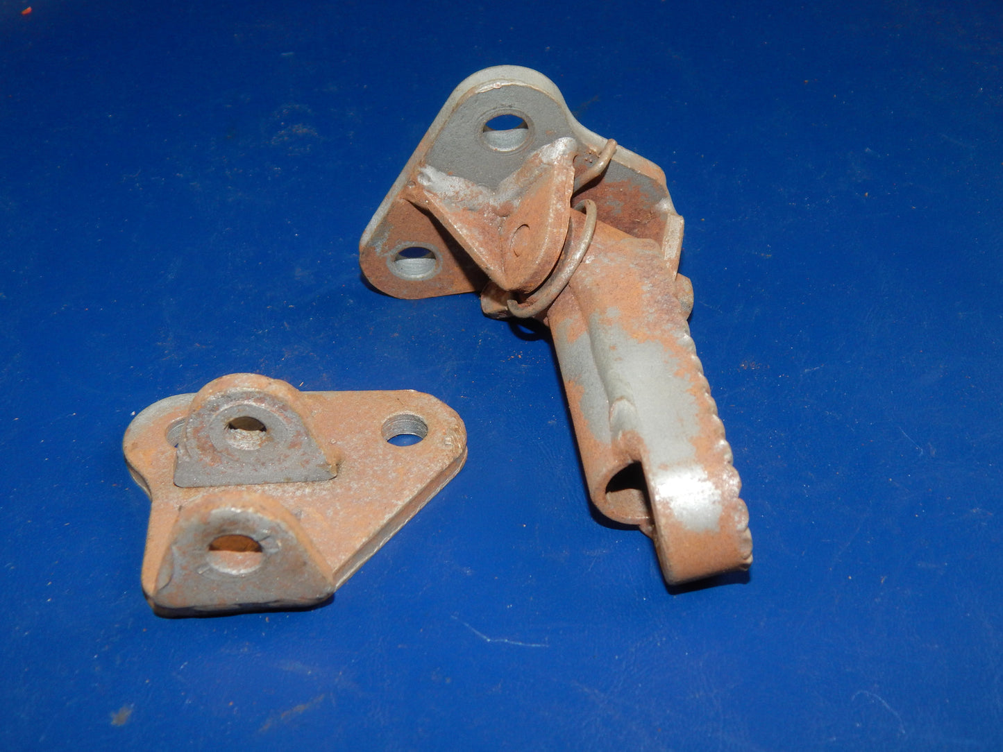 1pr 1970's HERCULES GS MX FOOT PEGS STAND STAY MOUNT FRAME CHASSIS R L SPRING - MotoRaider