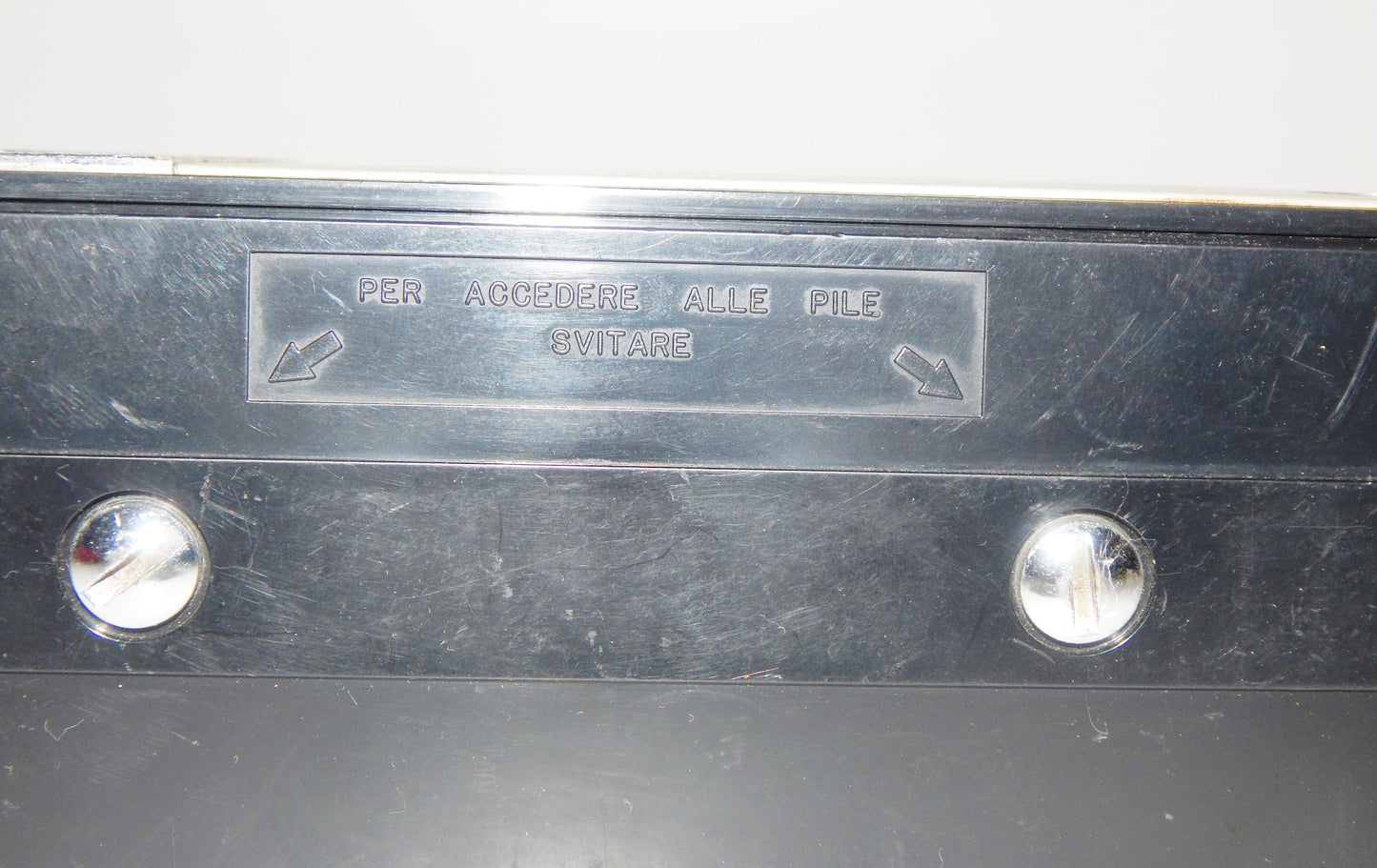 1970's MIVAR TRAFEM 11 TRANSISTOR 110-220 VOLT BATTERY 10,5x7x3" VINTAGE ITALY - MotoRaider