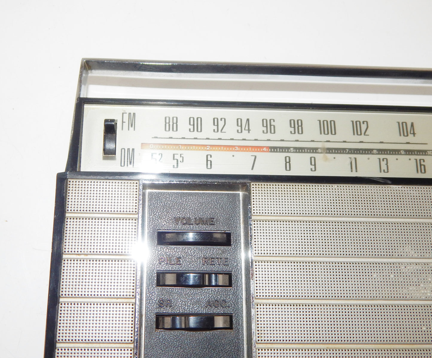 1970's MIVAR TRAFEM 11 TRANSISTOR 110-220 VOLT BATTERY 10,5x7x3" VINTAGE ITALY - MotoRaider