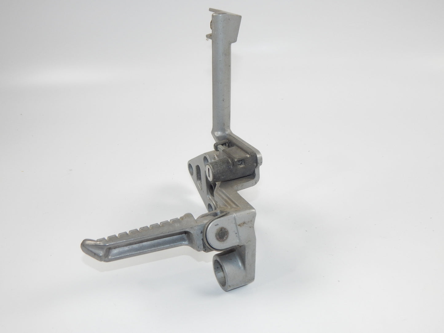 1986 KAWASAKI GPX 750-R REAR LEFT PASSENGER FOOT PEG STAY STAND BRACKET VINTAGE - MotoRaider