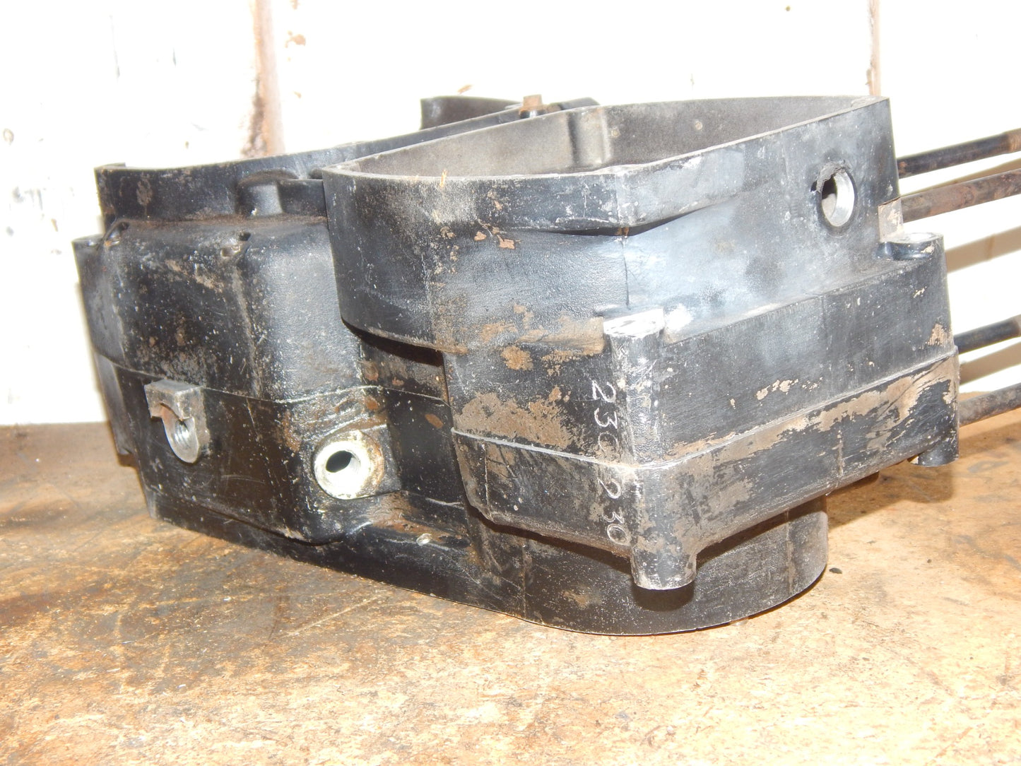 1973 HUSQVARNA 250 WR RT CENTER CRANK CASES ENGINE MOTOR 2026 VINTAGE - MotoRaider