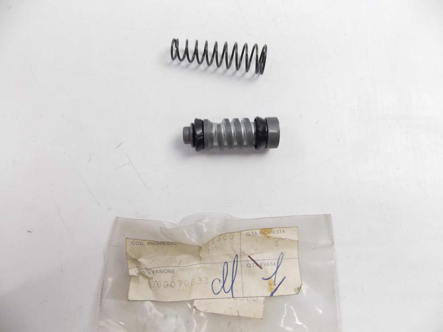 NOS OEM CAGIVA 1995-1996 CANYON 600 REAR BRAKE PISTON REPAIRING KIT 800070833 - MotoRaider