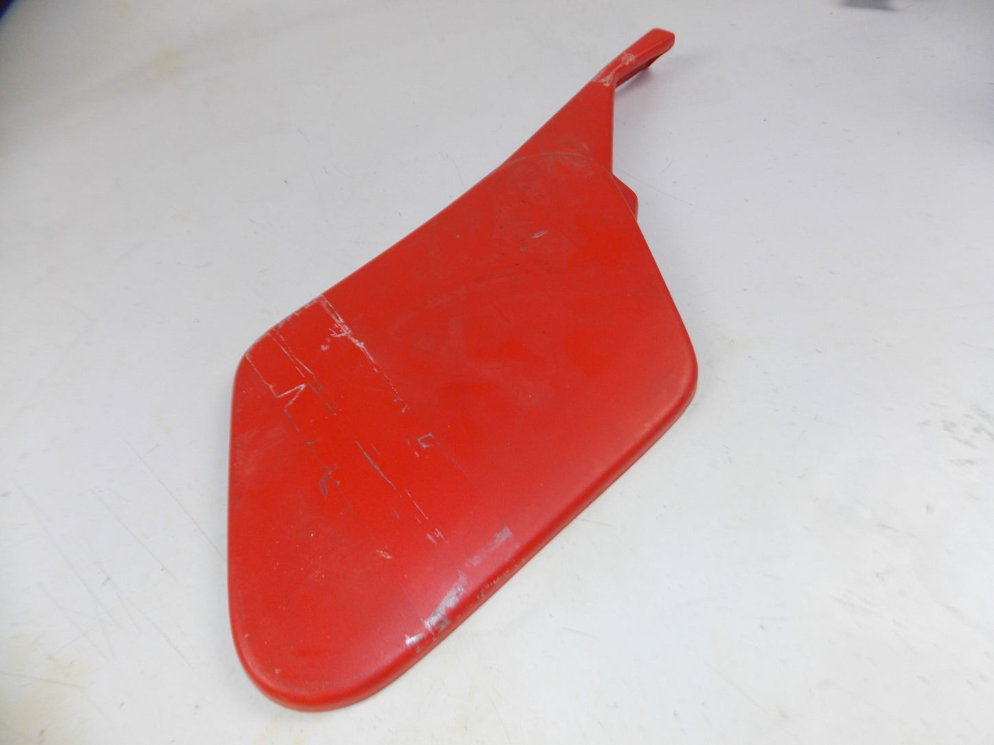 VINTAGE BETA 1983 CR 250 FRAME CHASSIS RH PLASTIC COVER RED PANEL MOTOCROSS - MotoRaider