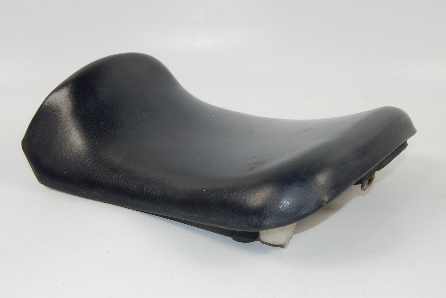 1995 YAMAHA FZR600G FOAM SADDLE SEAT BLACK SYNTHETIC LEATHER VINTAGE JAPAN - MotoRaider