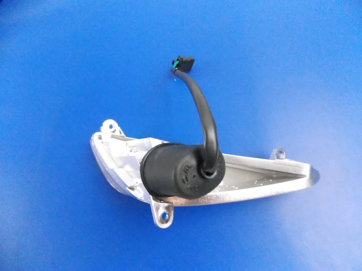 OEM HONDA 2001 SH 125 RIGHT HAND FRONT INDICATOR 33400-KPR-891 | 33400-KPR-900 - MotoRaider