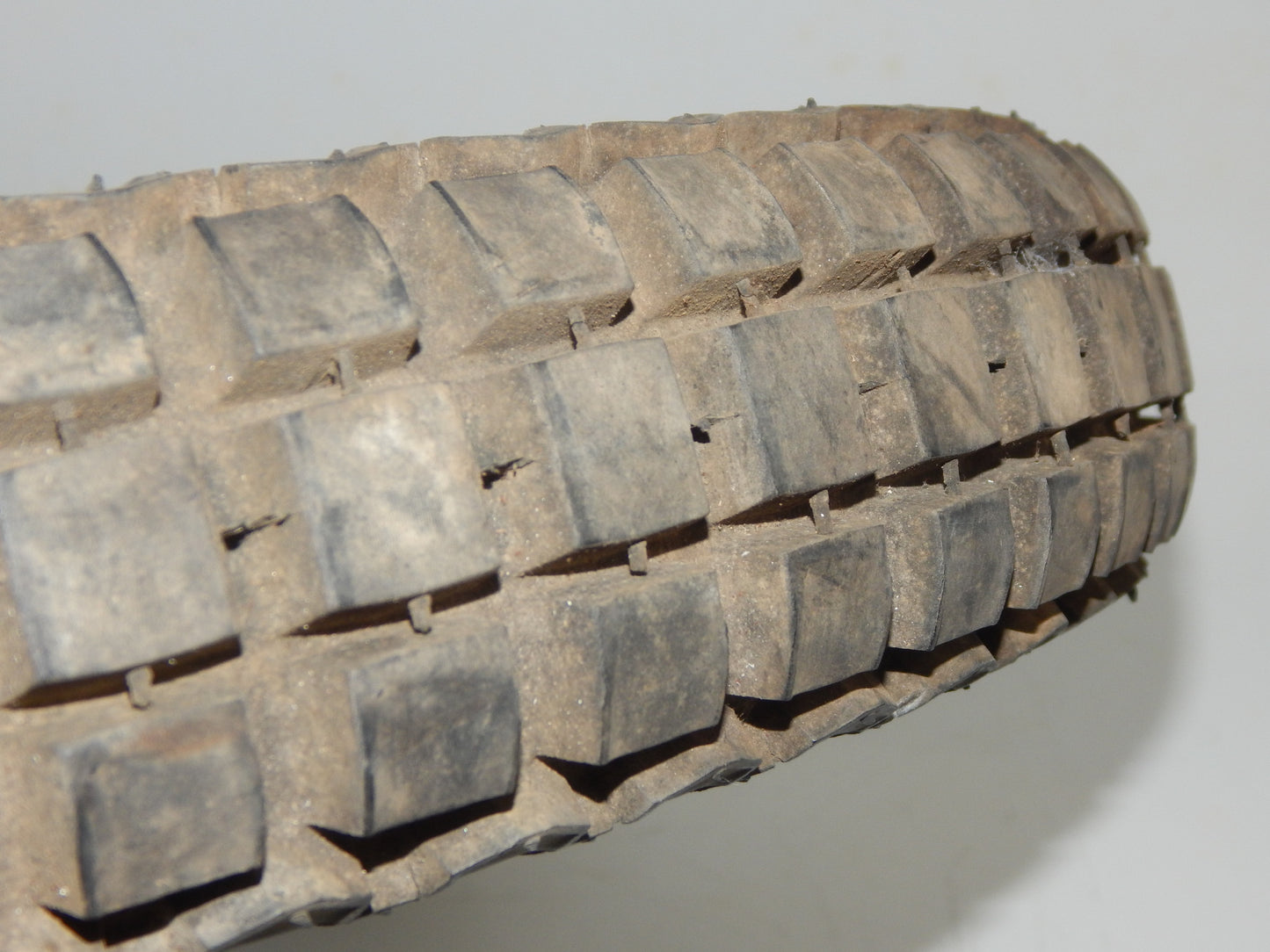 TIRE BARUM 3.25-19 VINTAGE TRIAL ENDURO JAVA CZ HUSQVARNA MAICO BULTACO SACHS - MotoRaider