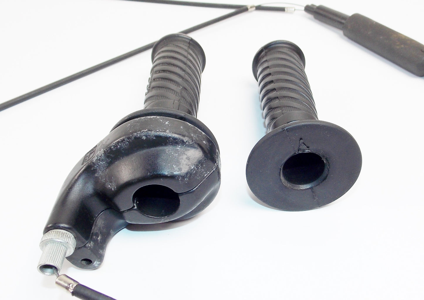 1986 CAGIVA ELEFANTRE 125 GRIPS+ACCELERATOR THROTTLE+CABLE 7/8" BAR 39629/39628 - MotoRaider
