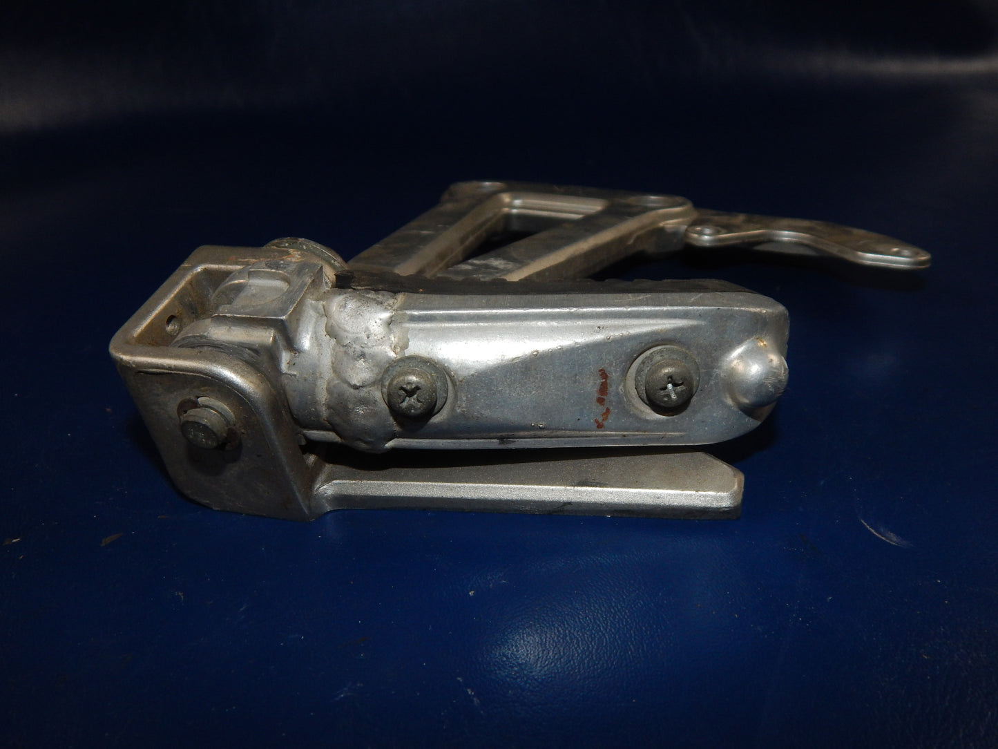 1993 SUZUKI BANDIT GSF 400 LEFT PASSENGER FOOT REST PEG STAY+BRACKET MOUNT PLATE - MotoRaider