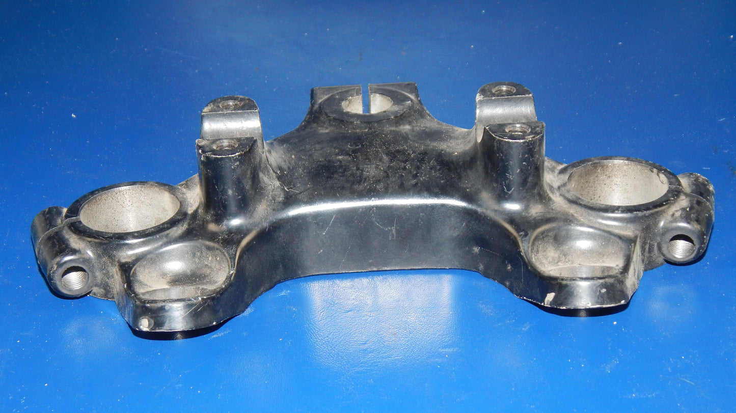 NOS SUZUKI FRONT FORK UPPER TRIPLE PLATE HANDLEBAR MOUNT 34mm TUBE VINTAGE - MotoRaider