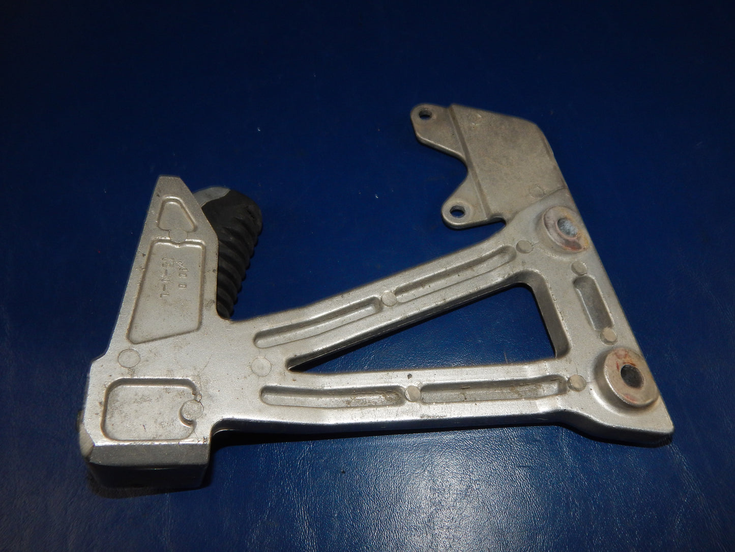 1993 SUZUKI BANDIT GSF 400 LEFT PASSENGER FOOT REST PEG STAY+BRACKET MOUNT PLATE - MotoRaider