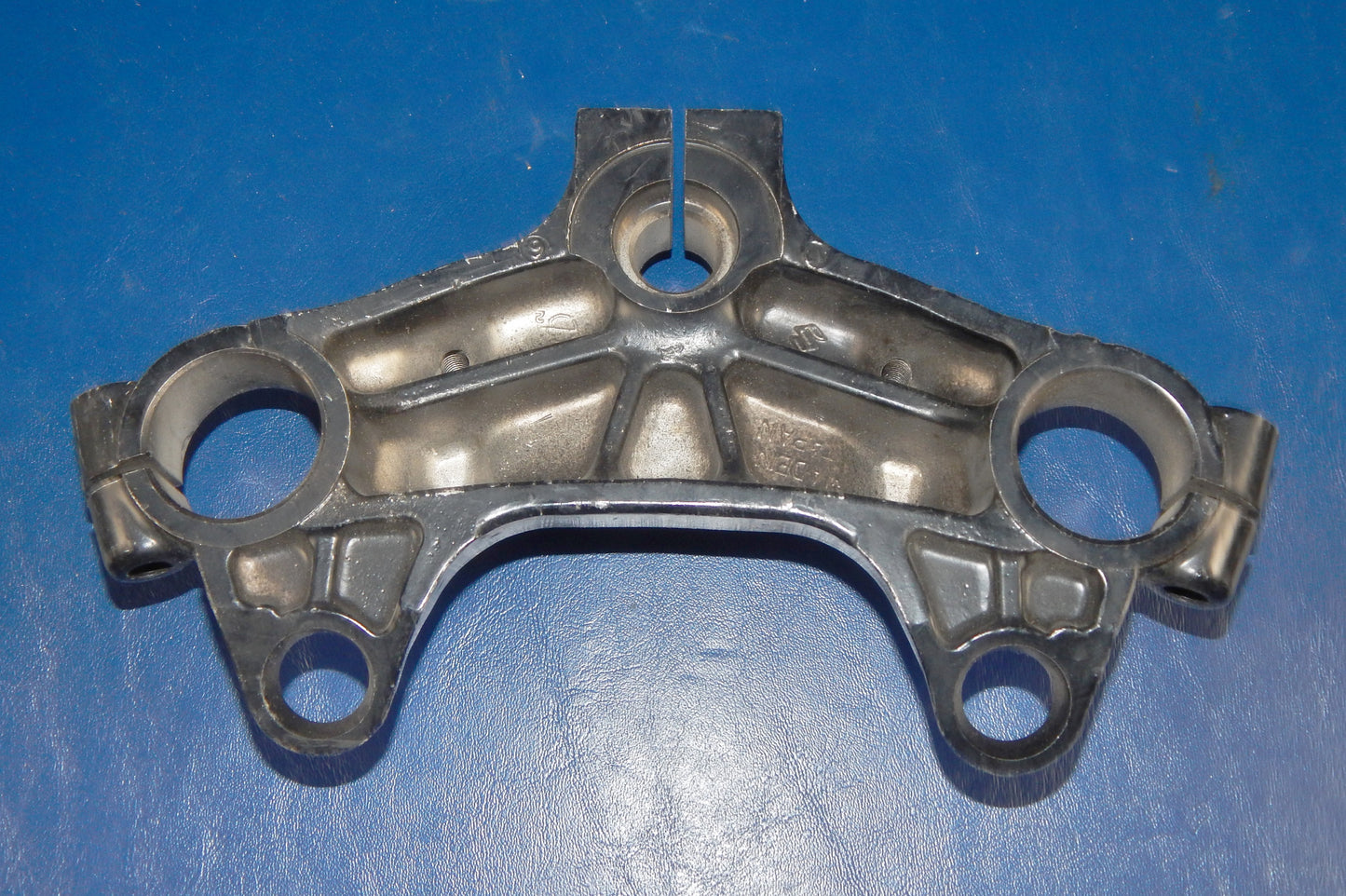 NOS SUZUKI FRONT FORK UPPER TRIPLE PLATE HANDLEBAR MOUNT 34mm TUBE VINTAGE - MotoRaider