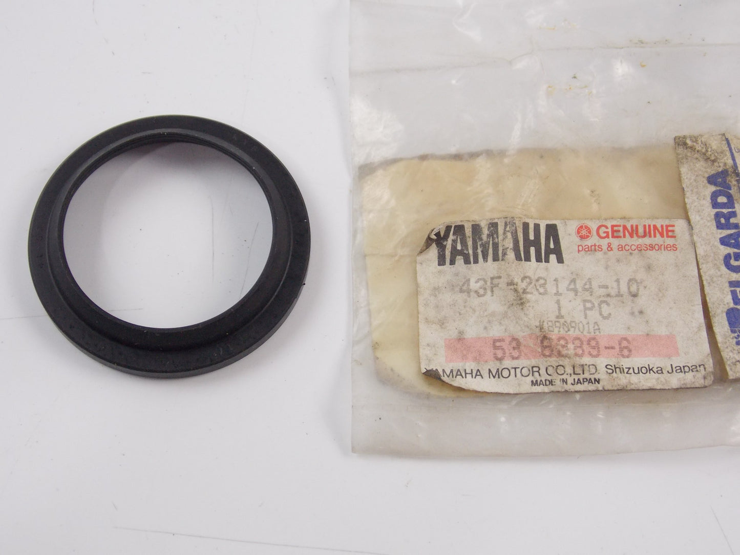 NOS 1984-1995 YAMAHA XT600 FRONT FORK DUST SEAL 43F-23144-10 - MotoRaider