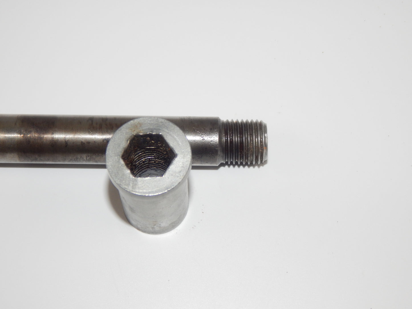 1986-87 KAWASAKI GPX 750 FRONT WHEEL PIN AXLE L=225mm D=15mm GEAR DRIVE VINTAGE - MotoRaider