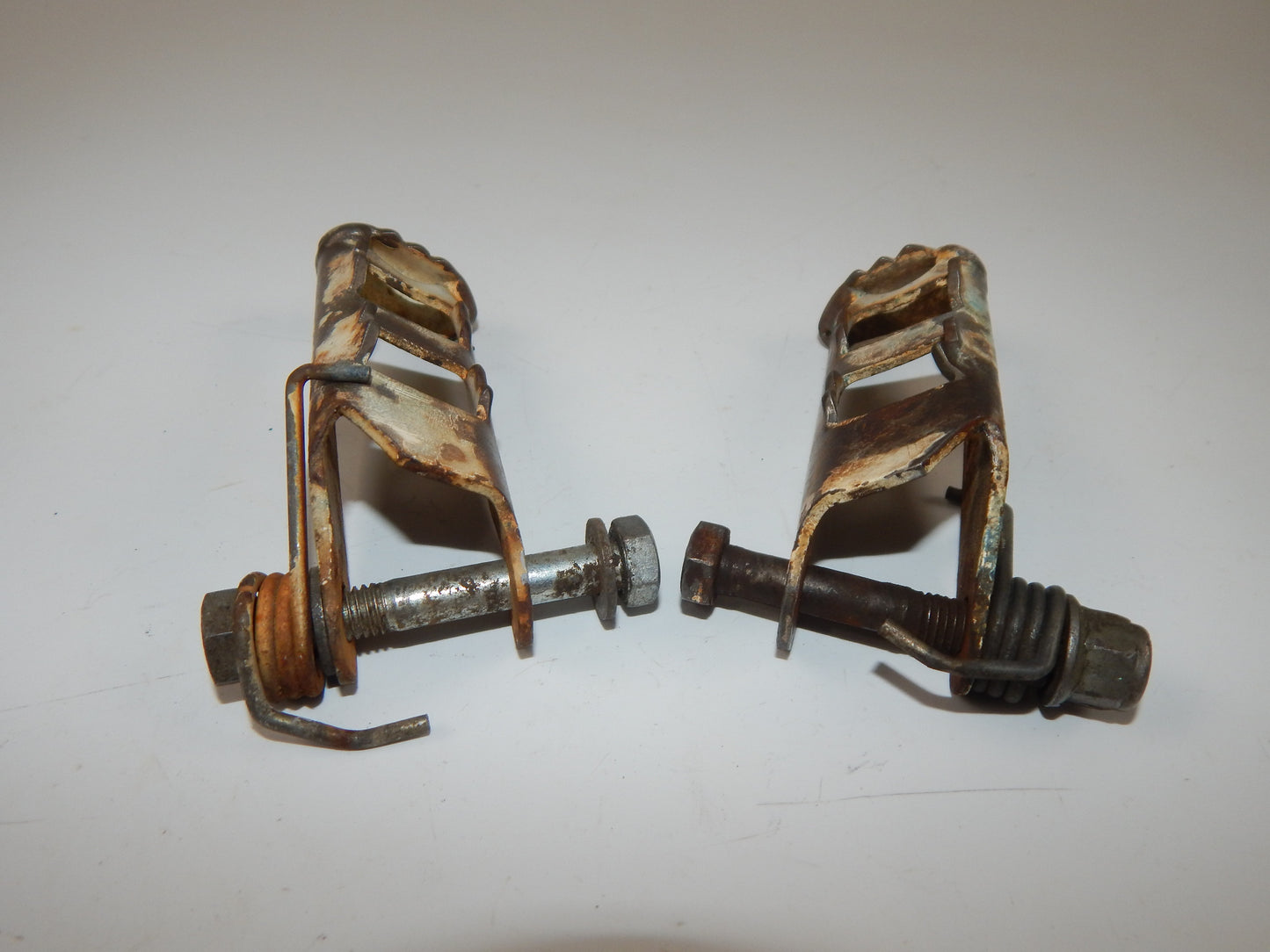 VINTAGE HUSQVARNA 1985 250 500 CR FRAME FRONT RH LH PEG FOOTREST+SPRING+BOLT - MotoRaider