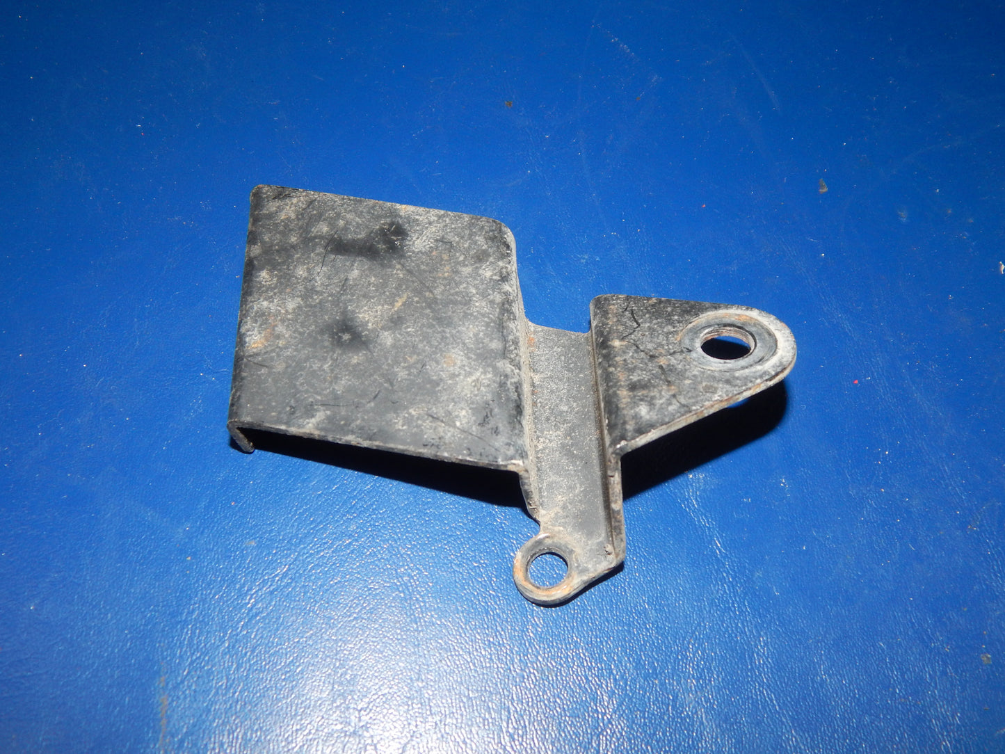 1993 SUZUKI BANDIT GSF 400 SEAT HELMET LOCK+KEY PLATE+BRACKET SUPPORT - MotoRaider