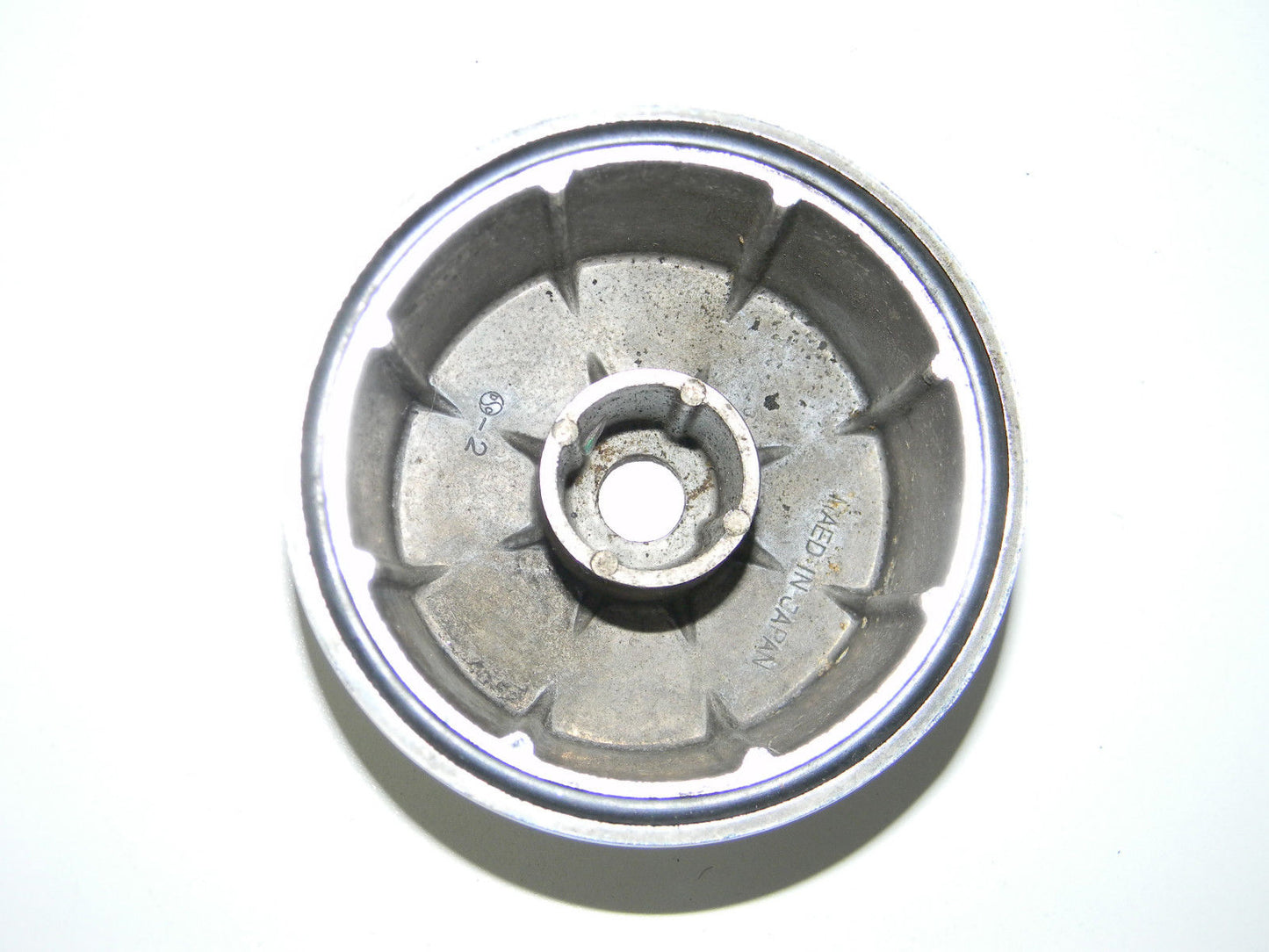 1976 - 79 Kawasaki KZ1000 MOTOR OIL FILTER HOUSING KZ 1000 KZ900 900 Z1 crank - MotoRaider