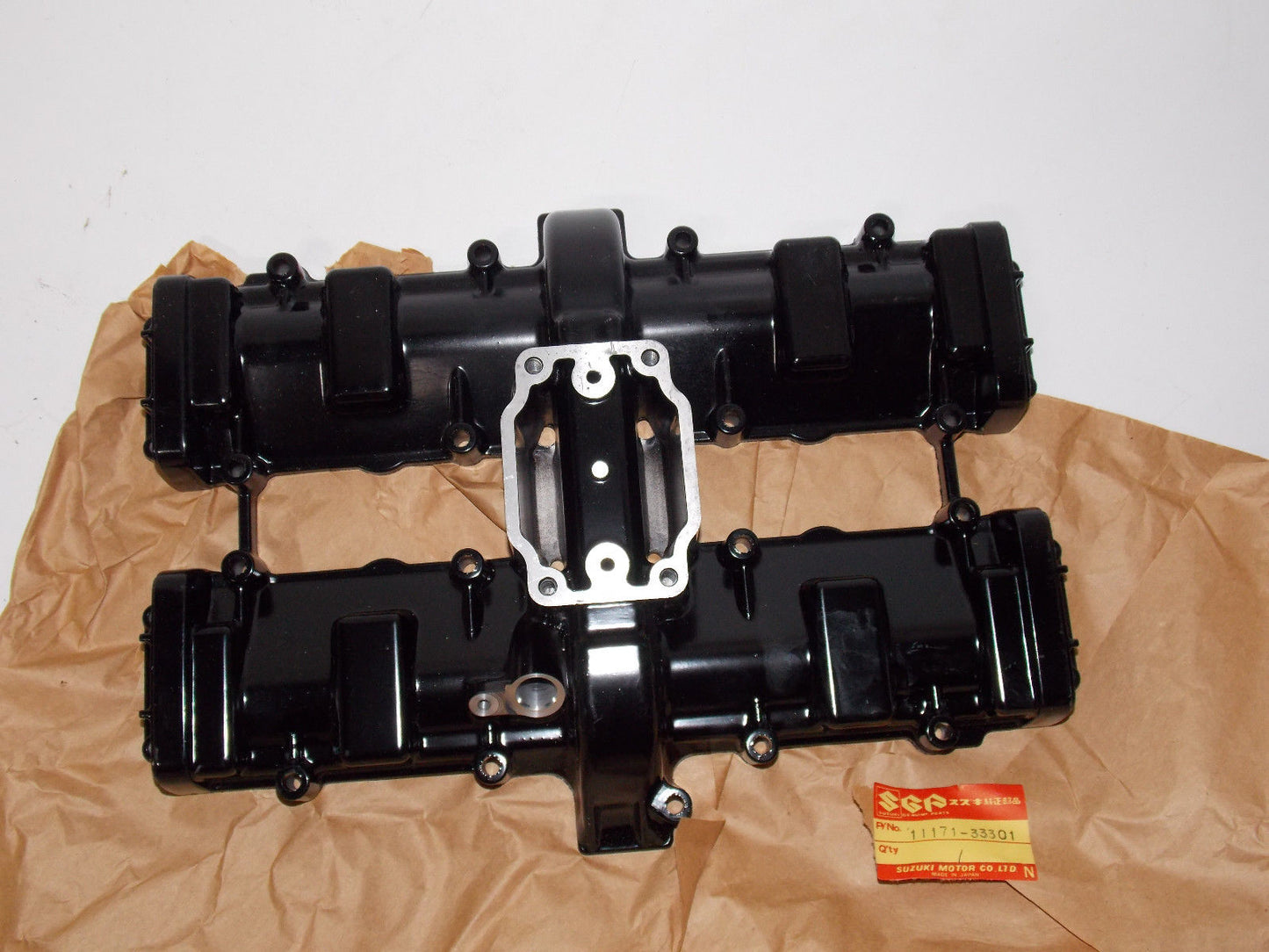 NEW NOS OEM SUZUKI 1983 GSX400 F D CYLINDER HEAD COVER 11171-33301 - MotoRaider