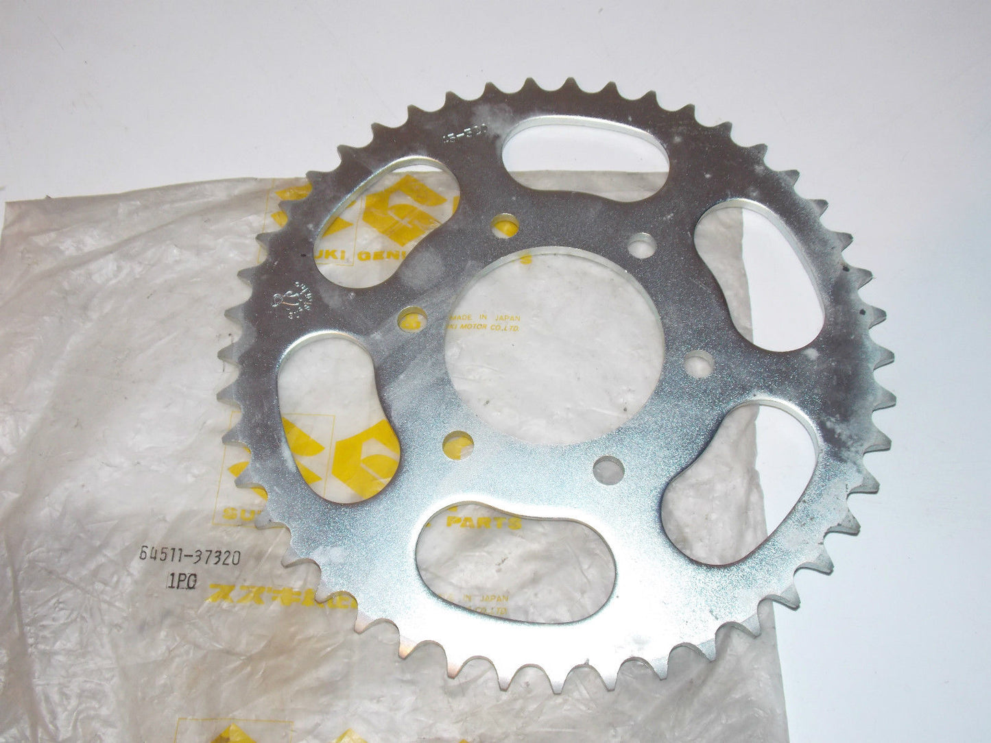 OEM SUZUKI 1981 1992 DR500 SP500 VL250 DR750 RF900 45T SPROCKET 64511-37320 - MotoRaider