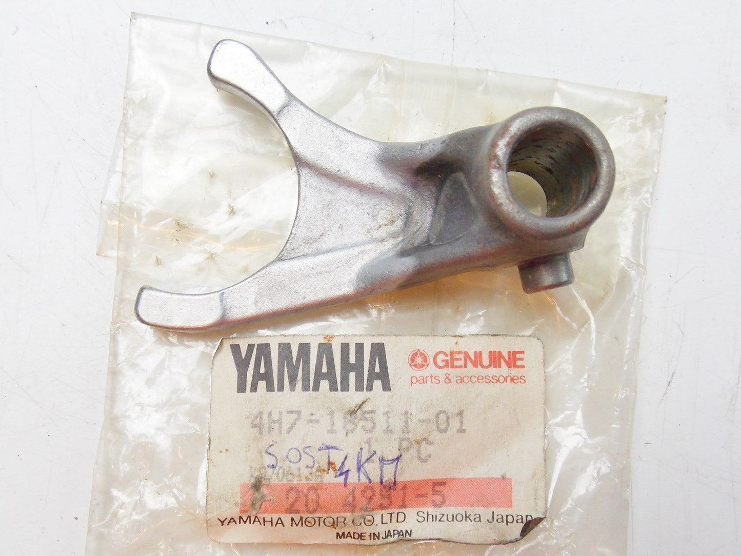 NOS YAMAHA 1980-1983 1985 1986 SHIFT FORK 1 XJ650/700/750 4H7-18511-01 - MotoRaider
