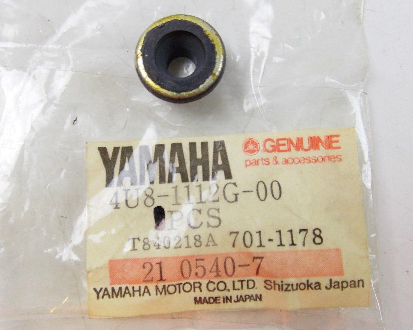 NOS YAMAHA 1981-1986 RUBBER MOUNT 2 XJ550/650/750/700 4U8-1112G-00 - MotoRaider