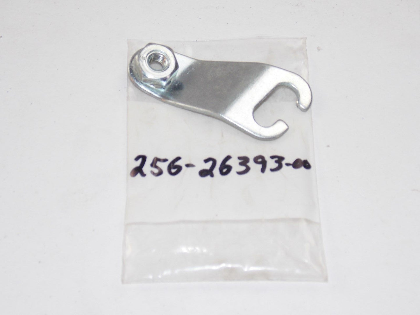 NOS YAMAHA 19170 1971 1972 1973 WIRE GUIDE HOLDER XS1/2 TX650 256-26393-00 - MotoRaider