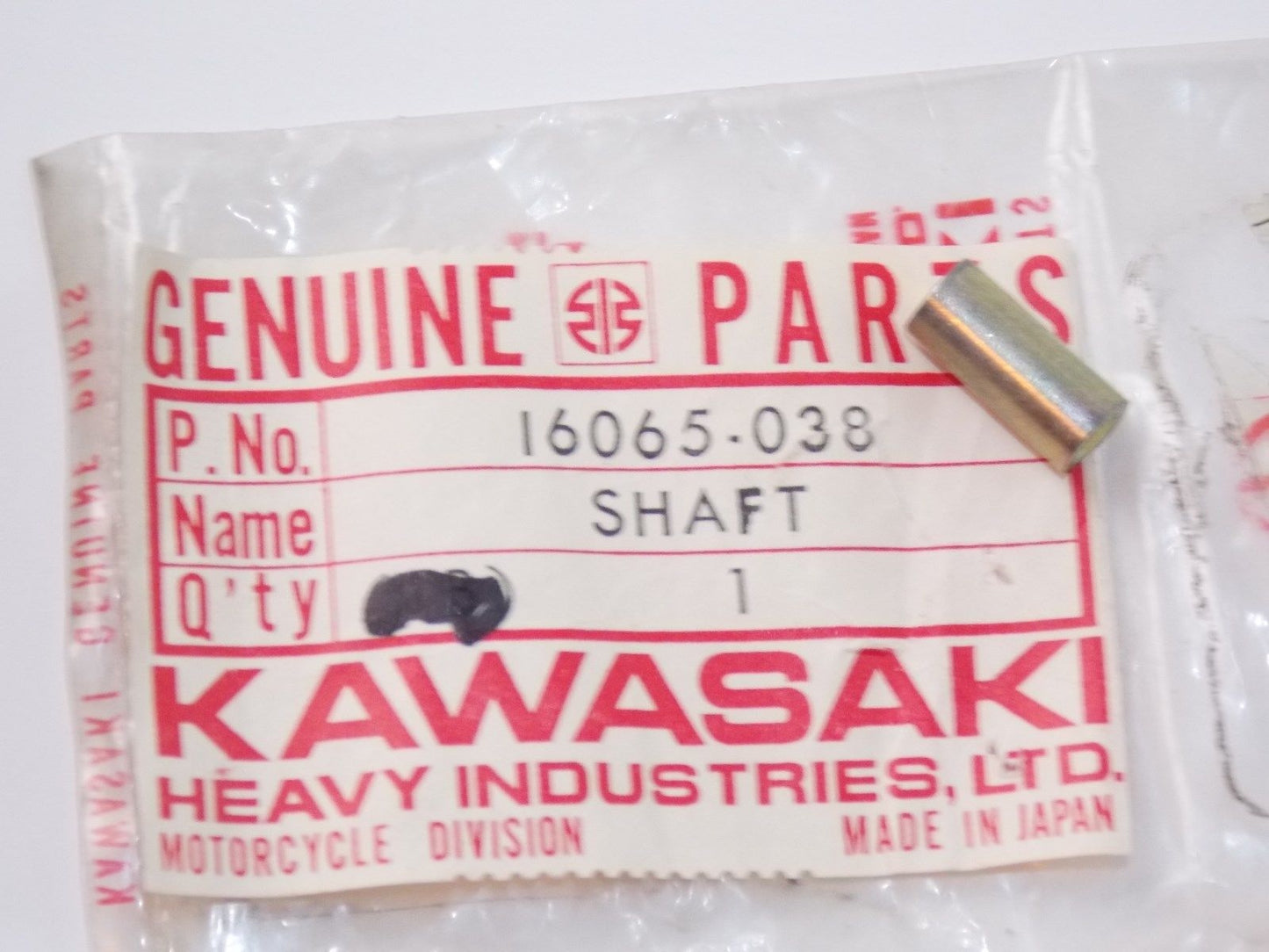 NOS KAWASAKI 1973-1975 THROTTLE SHAFT HOLDER Z1 16065-038 - MotoRaider