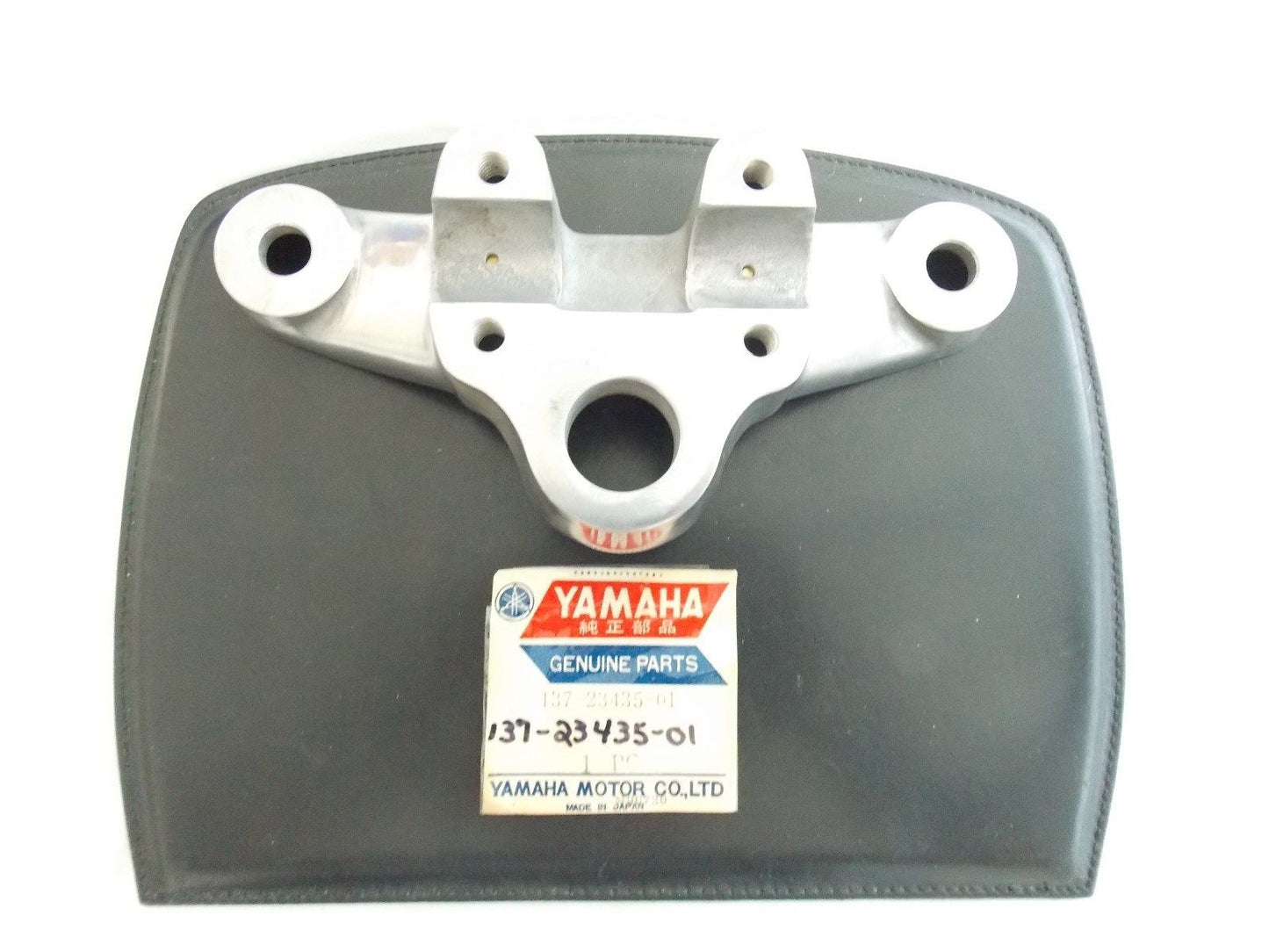 NOS YAMAHA 1964 1966 HANDLE CROWN YA6 137-23435-01 - MotoRaider