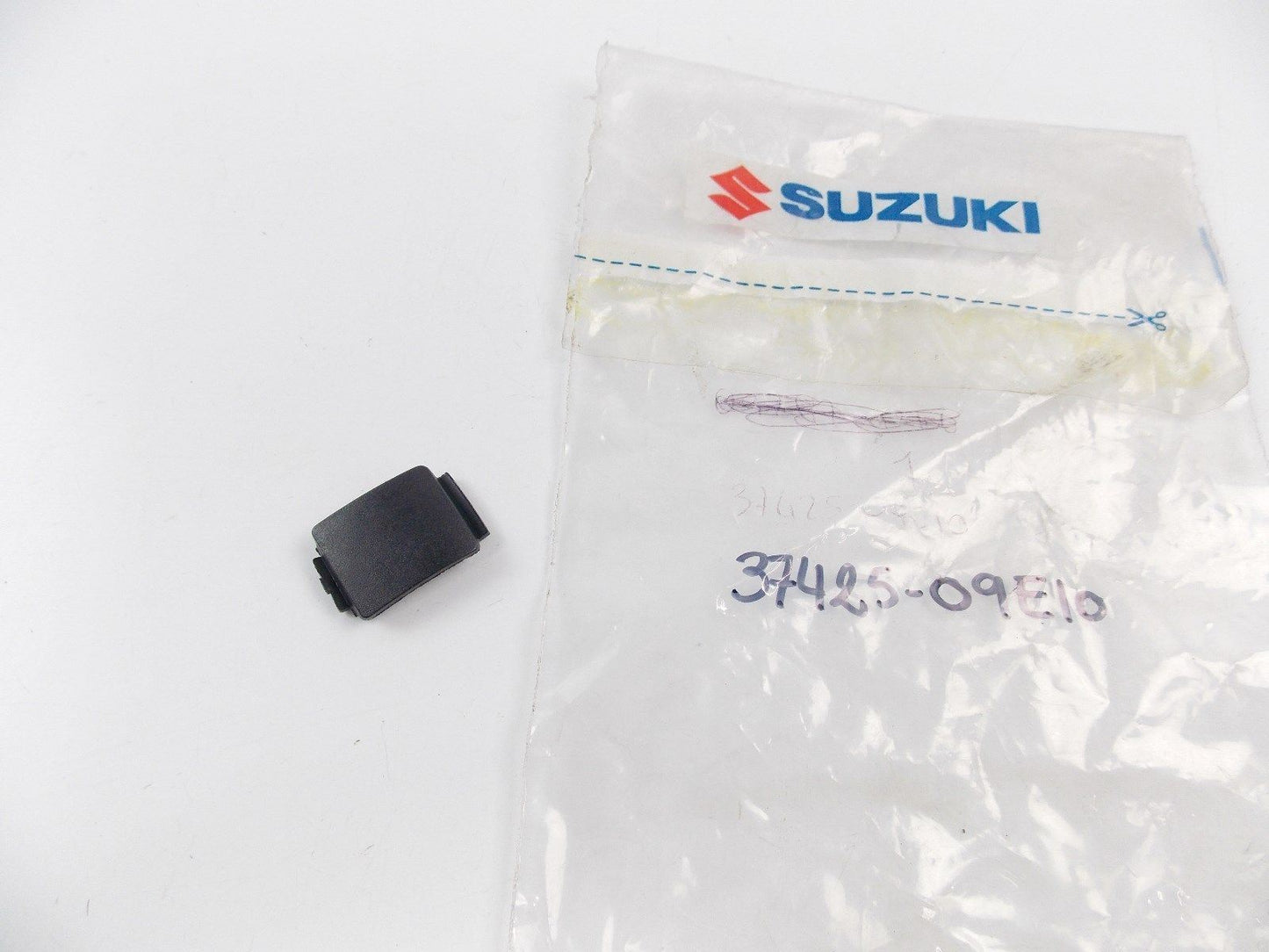 NOS OEM 1994-2001 SUZUKI DINNER SWITCH HOLE CAP AP501/50 AY50 37425-09E10 - MotoRaider
