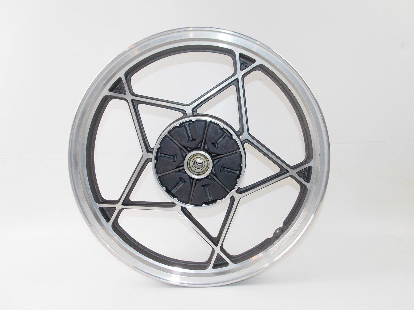 NOS 1978 SUZUKI GS REAR FRONT ALLOY WHEEL SILVER BLACK RIM 18" 1.6 WM2 1.85 WM3 - MotoRaider