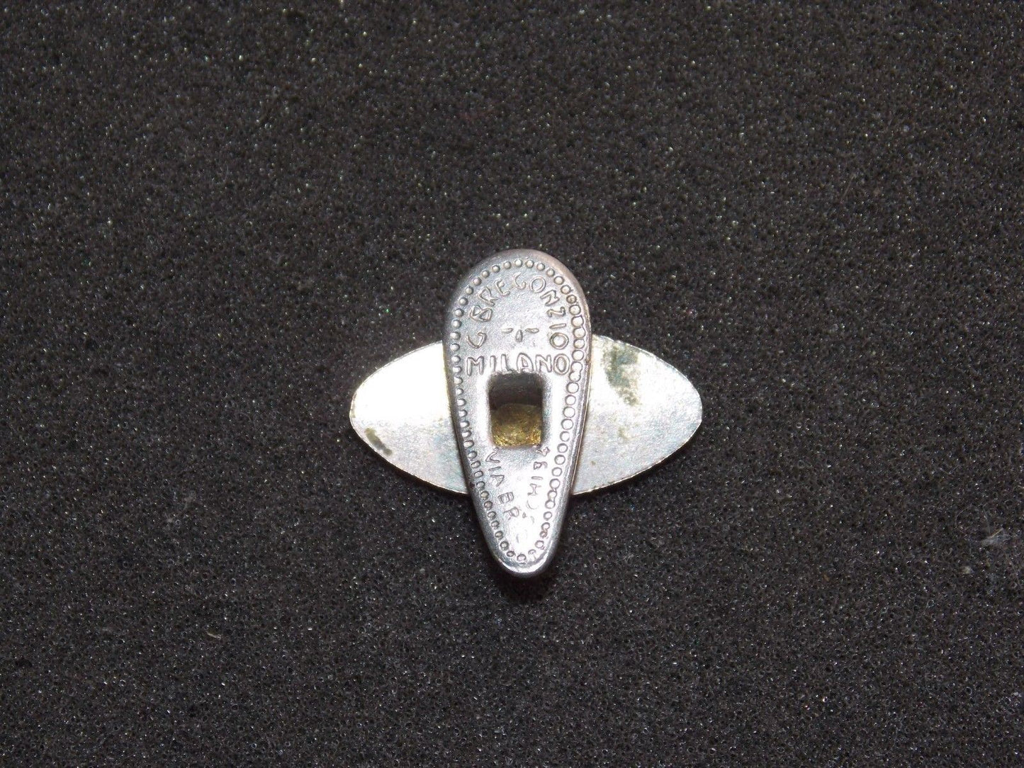 VINTAGE GILERA MOTORCYCLE LAPEL EYELET PIN BADGE ITALY SATURNO 124 125 5V STRADA - MotoRaider