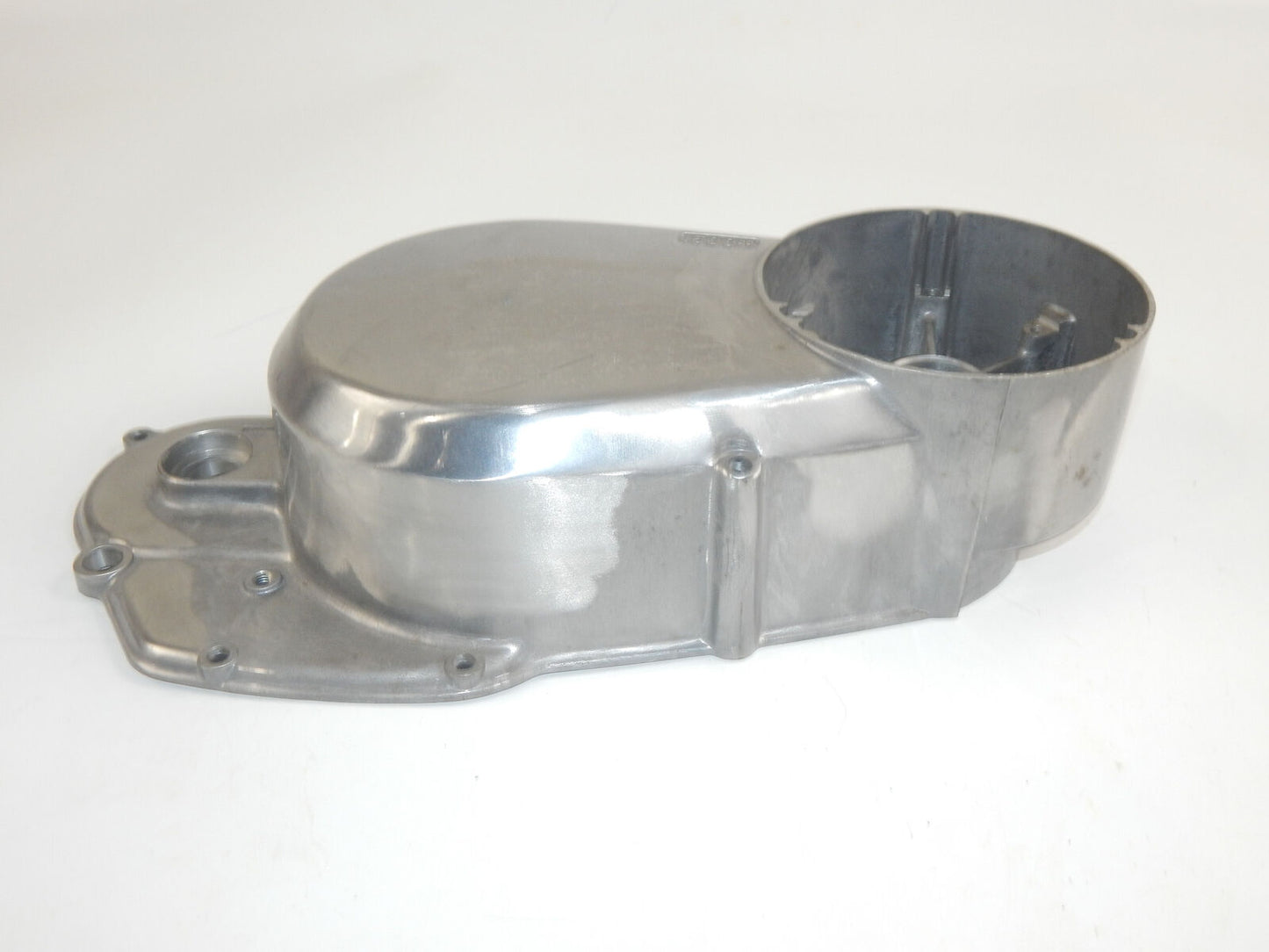 OEM 1970's SUZUKI GT380 GT550 ENGINE MOTOR CRANKCASE RIGHT COVER "3SZZ153" - MotoRaider