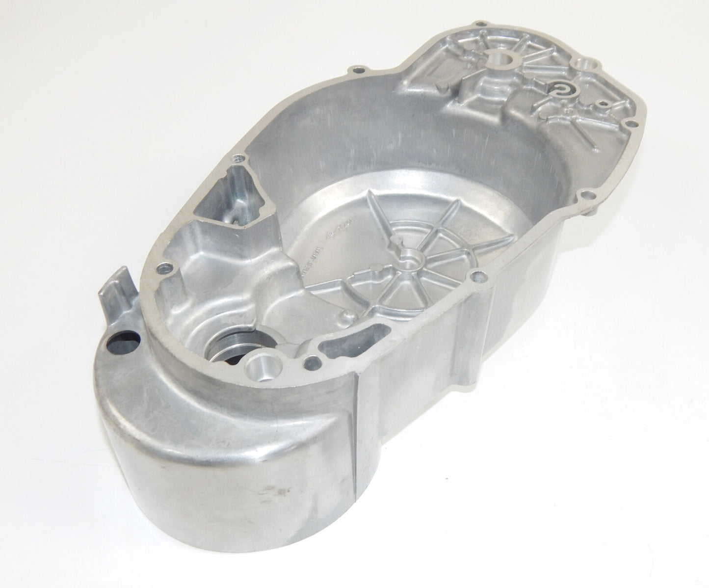 OEM 1970's SUZUKI GT380 GT550 ENGINE MOTOR CRANKCASE RIGHT COVER "3SZZ153" - MotoRaider