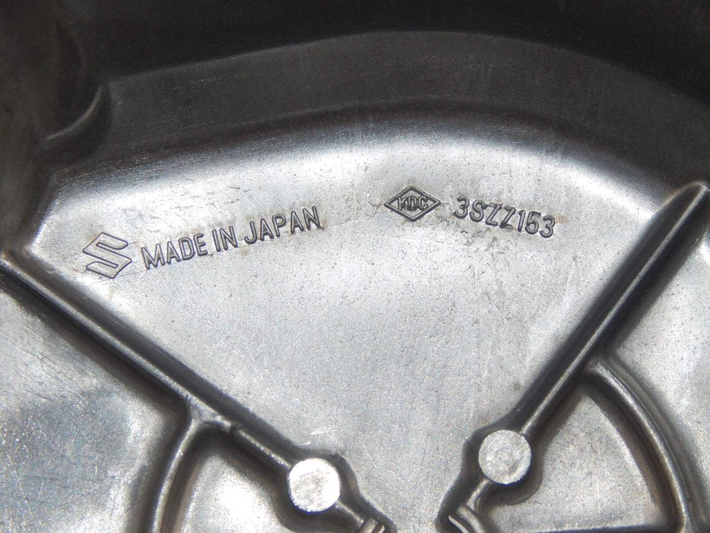 OEM 1970's SUZUKI GT380 GT550 ENGINE MOTOR CRANKCASE RIGHT COVER "3SZZ153" - MotoRaider