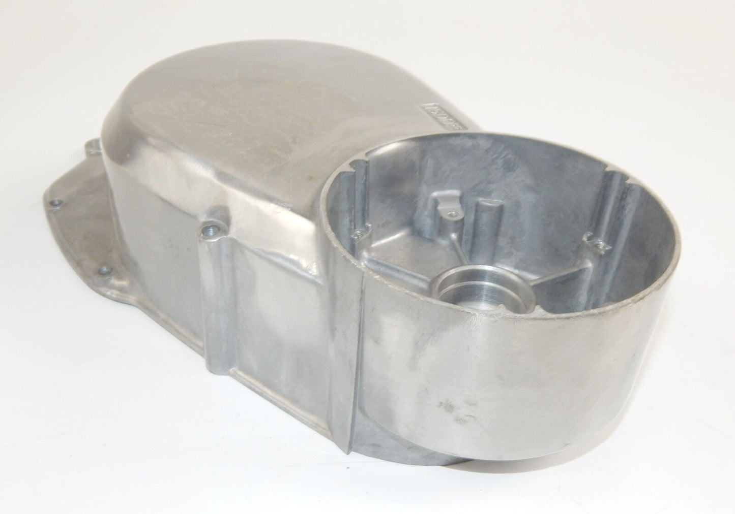 OEM 1970's SUZUKI GT380 GT550 ENGINE MOTOR CRANKCASE RIGHT COVER "3SZZ153" - MotoRaider