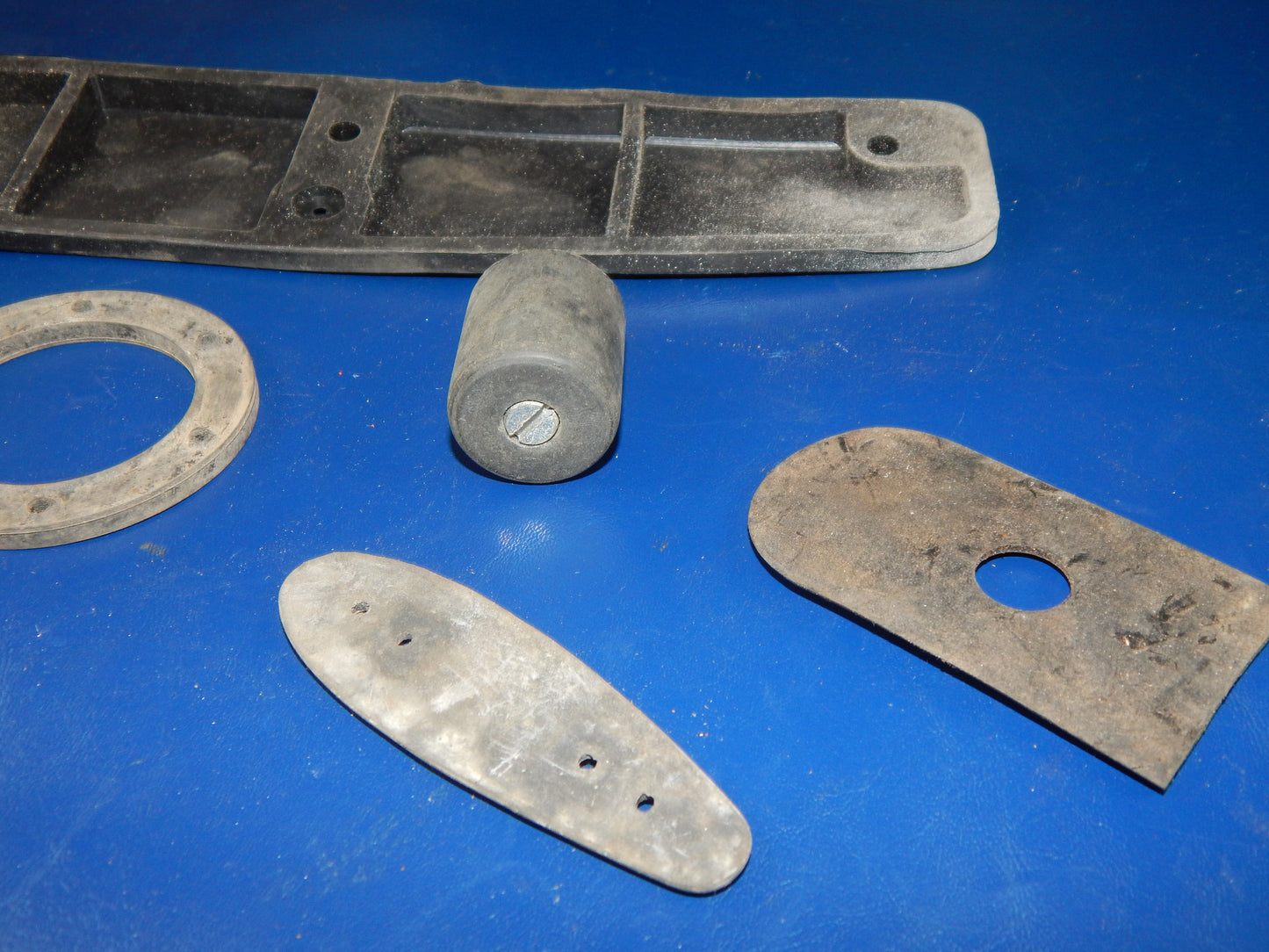PORSCHE 356 MIX RUBBER PARTS DOOR TURN SIGNAL SENDING UNIT PLATE LIGHT TRIM SEAL - MotoRaider