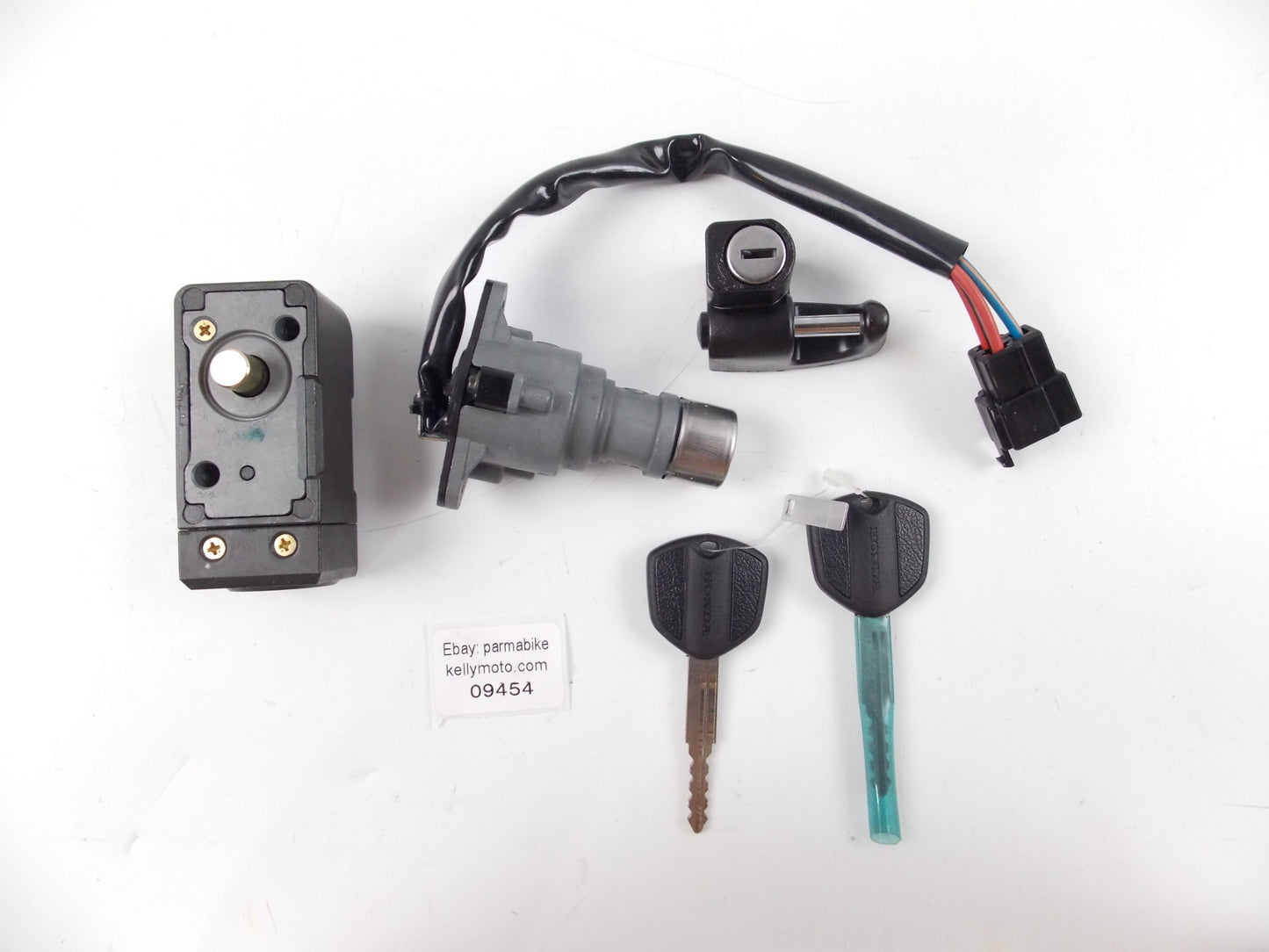 NOS OEM HONDA 2004-2007 VT750 KEY SET HELMET SIDE COVER LOCK 35010-MEG-640 - MotoRaider