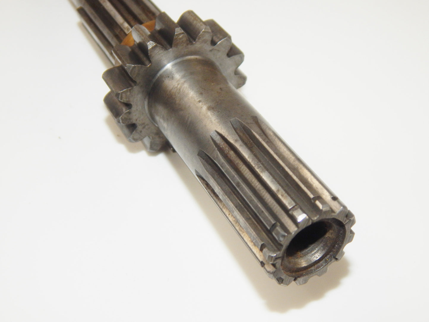 HUSQVARNA 1982 240 250 CR TRANSMISSION GEARBOX MAIN SHAFT #697 15T 161269701 - MotoRaider