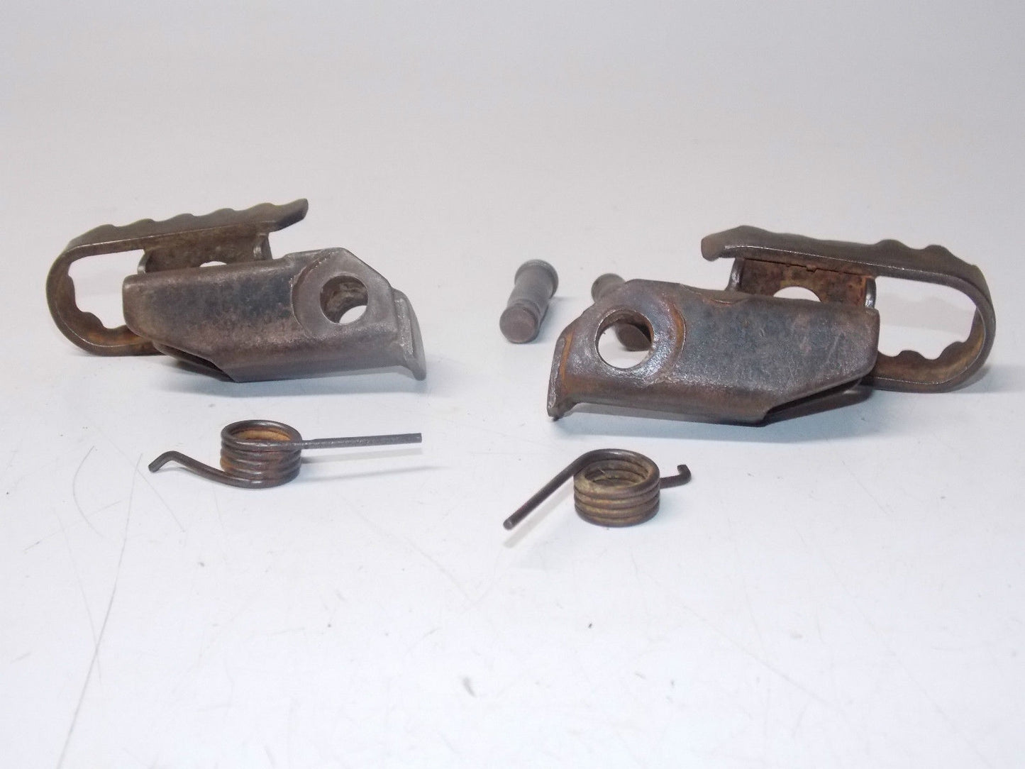 1979 SUZUKI RM250N LEFT RIGHT FOOTPEGS FOOTRESTS SPRINGS RM 250 VINTAGE AHRMA - MotoRaider