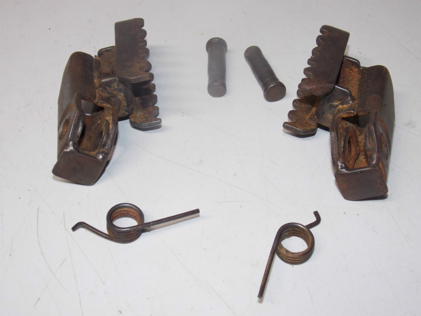 1979 SUZUKI RM250N LEFT RIGHT FOOTPEGS FOOTRESTS SPRINGS RM 250 VINTAGE AHRMA - MotoRaider