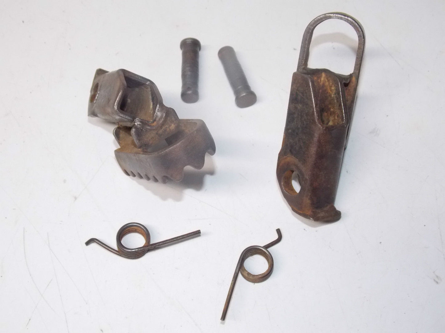 1979 SUZUKI RM250N LEFT RIGHT FOOTPEGS FOOTRESTS SPRINGS RM 250 VINTAGE AHRMA - MotoRaider