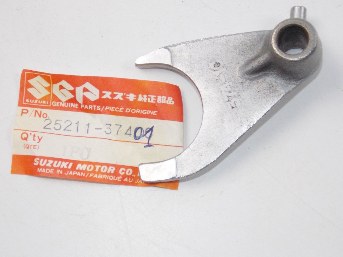 NOS SUZUKI 1996-2009 2011 2013 2014 GEAR SHIFT FORK DR650 25211-37401 - MotoRaider