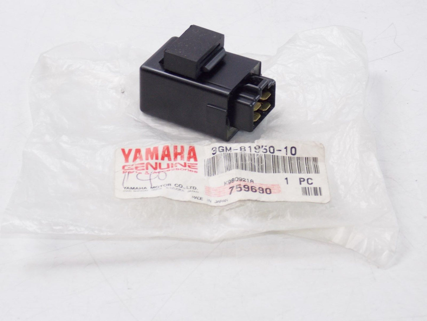 NOS OEM YAMAHA 1991 1992 1993 1994 1997 RELAY ASSY FZR1000 3GM-81950-10 - MotoRaider